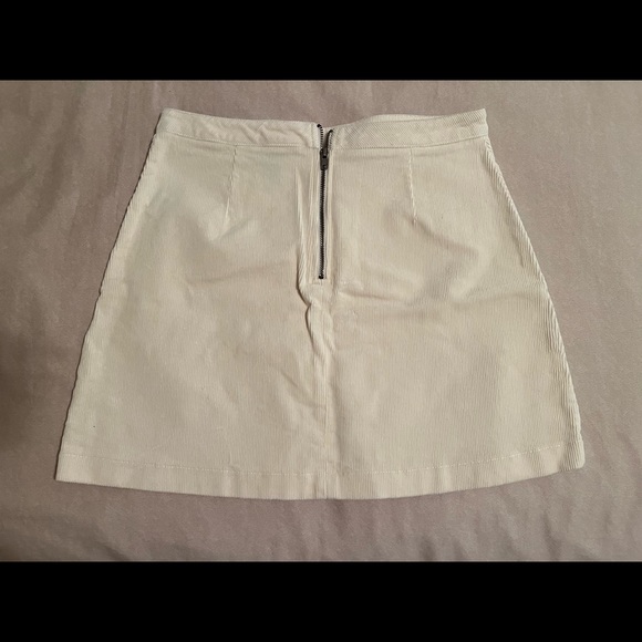 Forever 21 Medium White/Cream Corduroy Mini Skirt - Picture 2 of 2